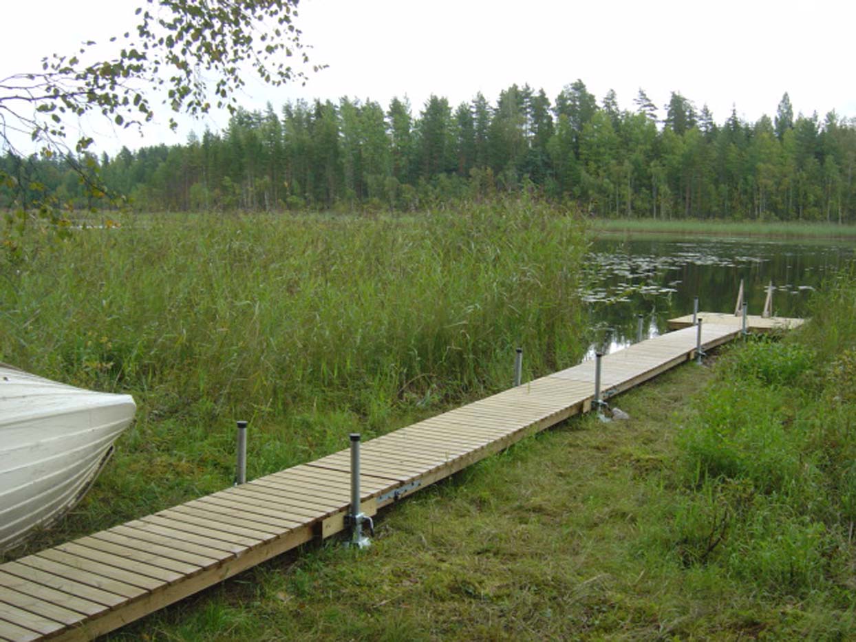 Laiturin toteutus vesijättömaalle