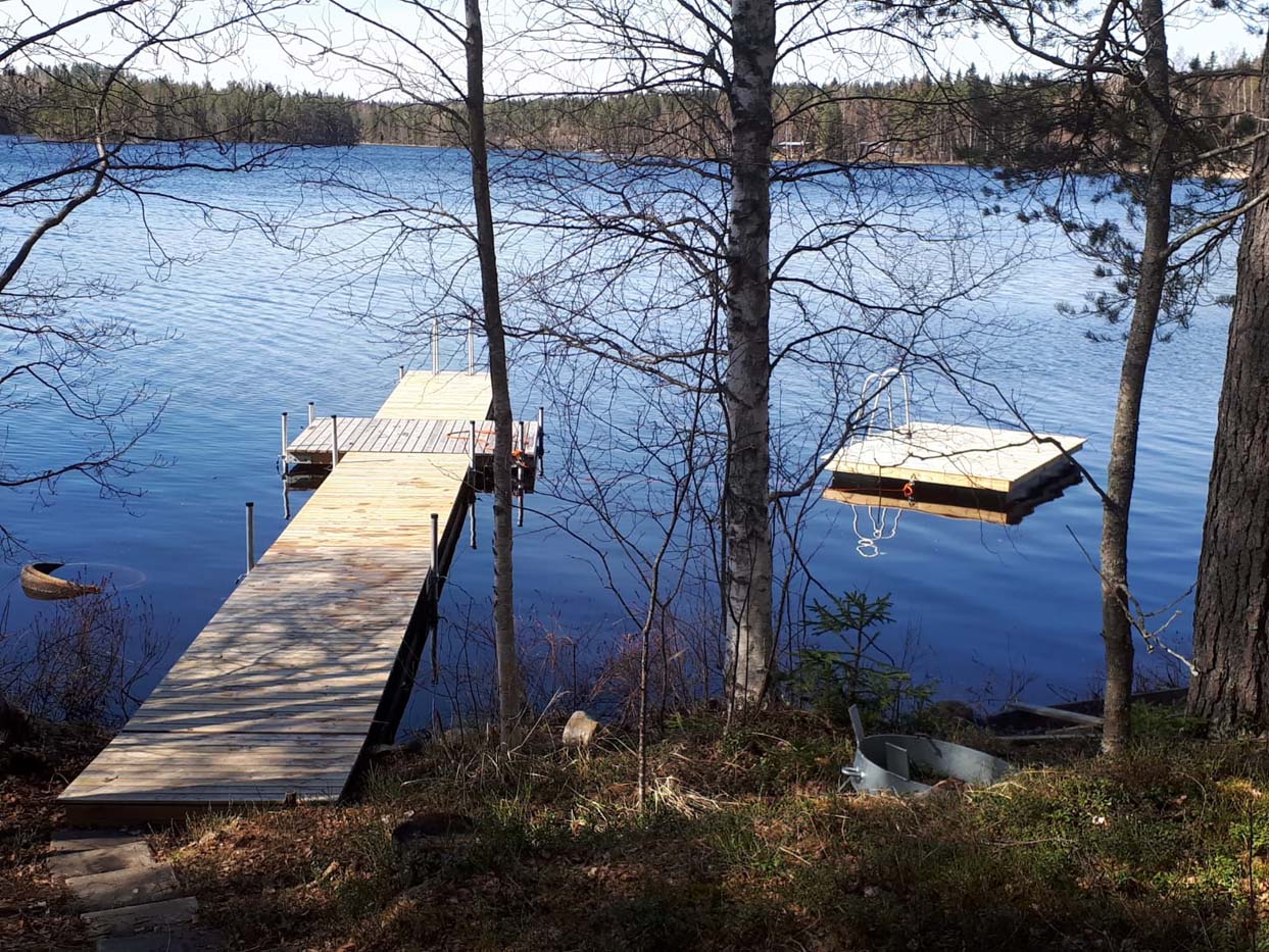 14 metriä pitkä laituri