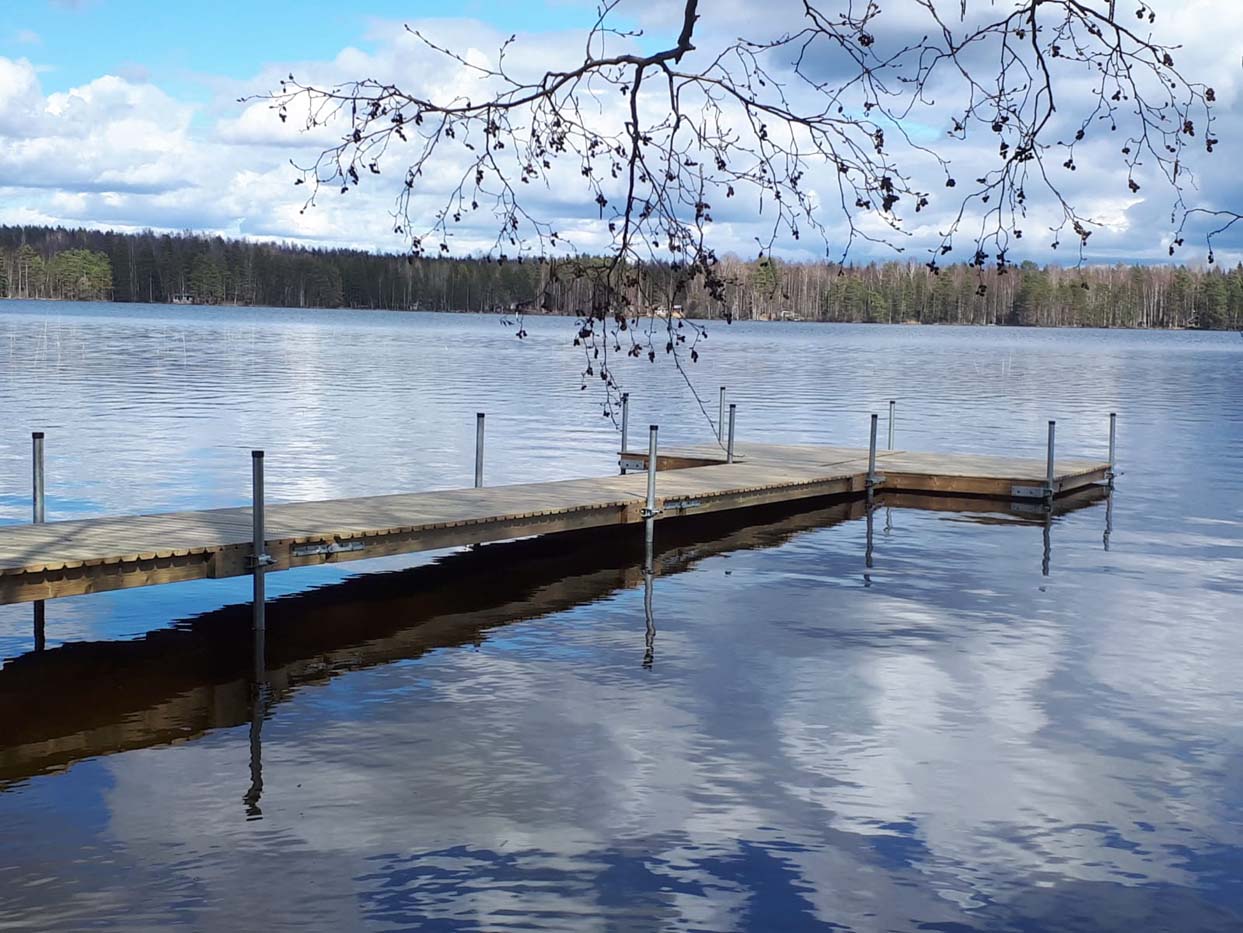 Kaksi päätyelementtiä