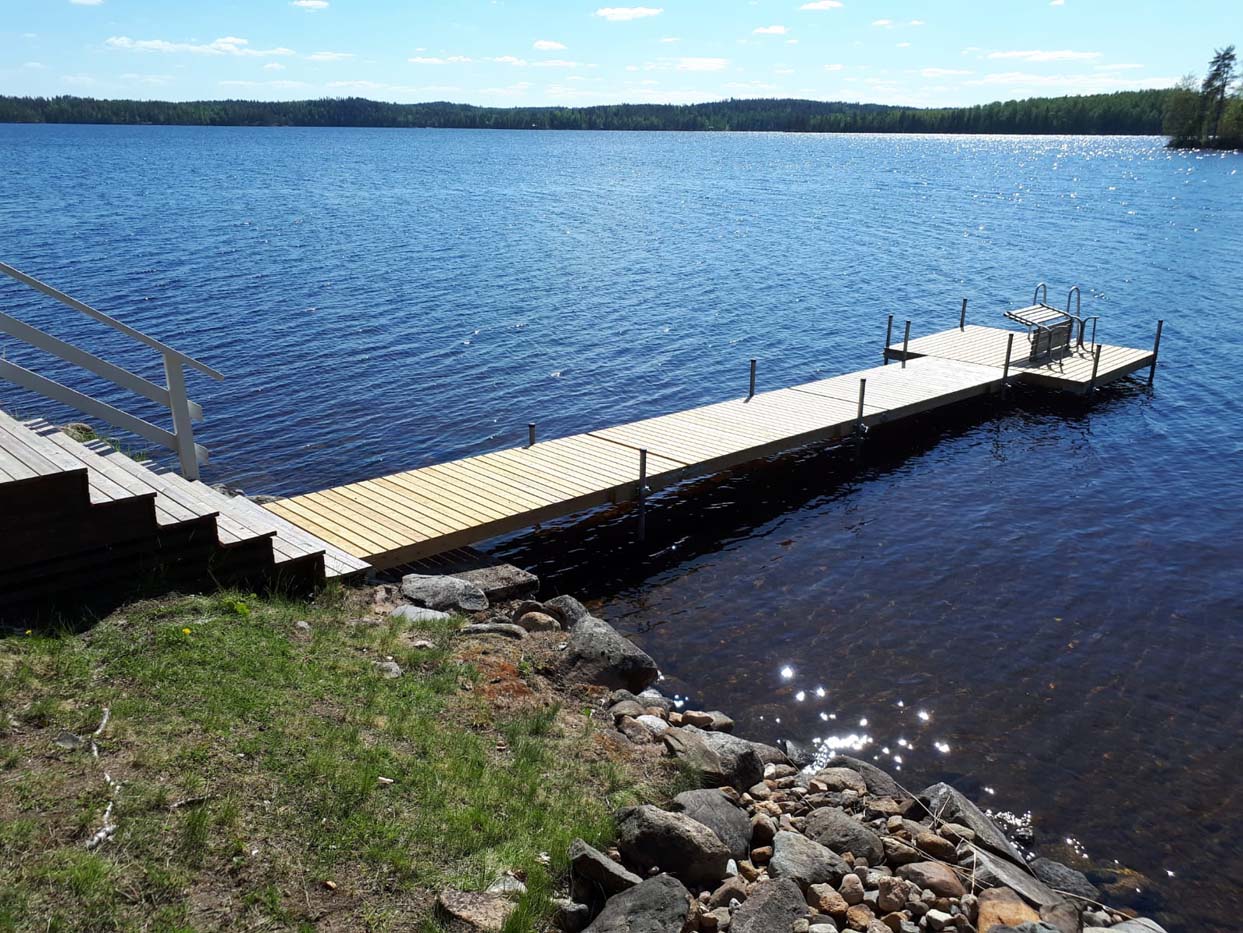 Saranoitu laituripenkki