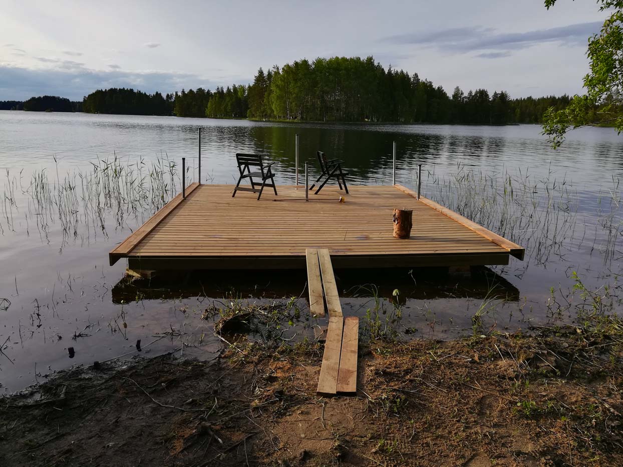 Terassi veden päällä