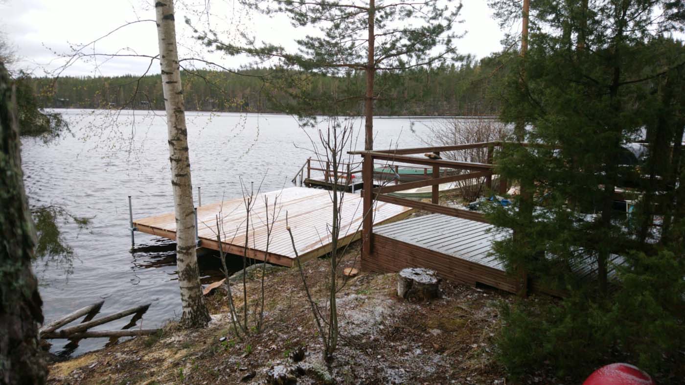 Vedenpäällä oleva terassi